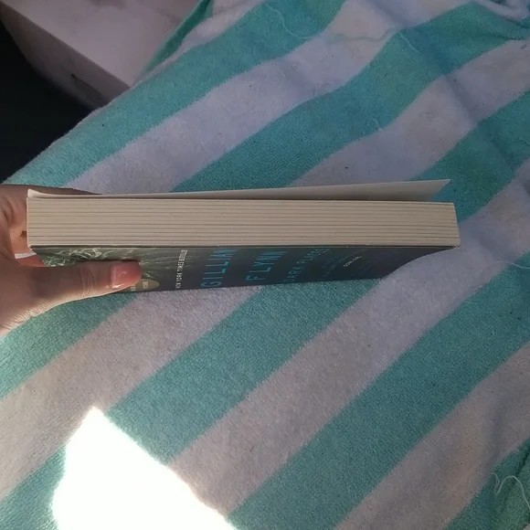 Dark Places by Gillian Flynn - Picture 4 of 6